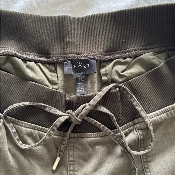 White House Black Market Green shorts size 12 - Picture 10 of 11